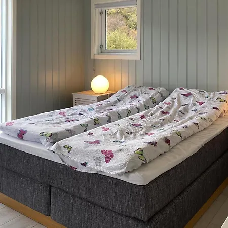 4 Bedroom In Deknepollen * Måløy