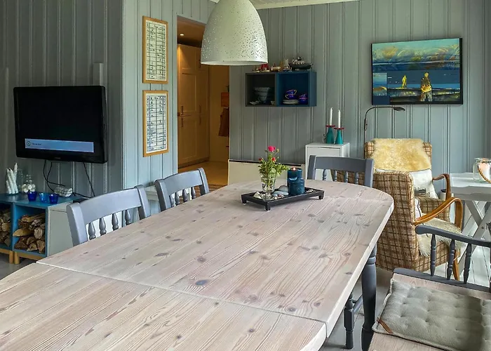 4 Bedroom In Deknepollen Maloy